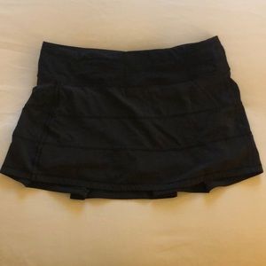 Lulu lemon black skirt. Size 6.